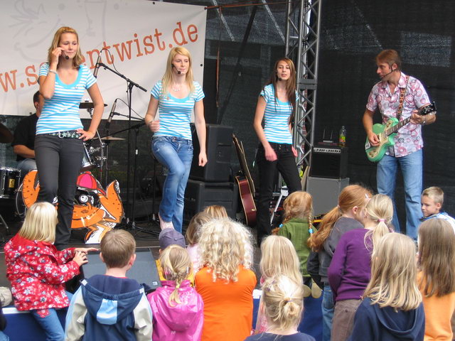 gal/2007/2007 Ruettenscheider Kinderfest/2007 Saitentwist Ruettenscheider Kinderfest 1.9. 444.jpg